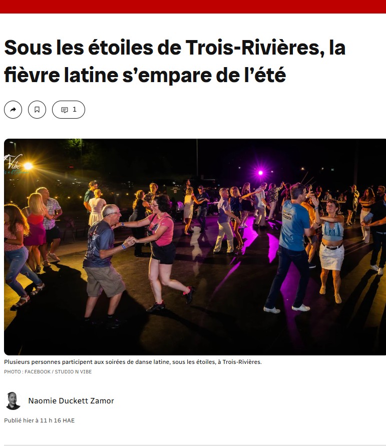 Article de Radio-Canada intitulé « Sous les étoiles de Trois-Rivières, la fièvre latine s’empare de l’été », avec une photo d’une soirée de danse latine en plein air